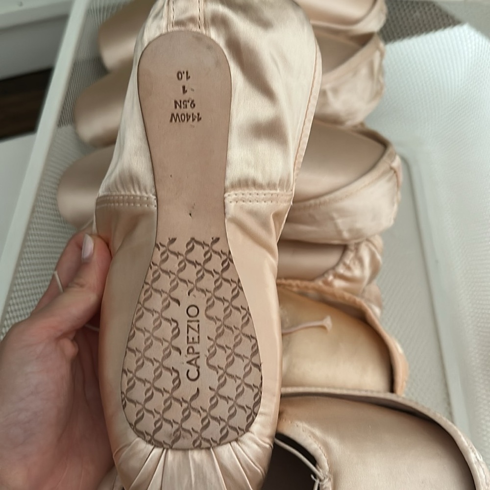 Ballet Pointe Shoes - Picture 2 of 2